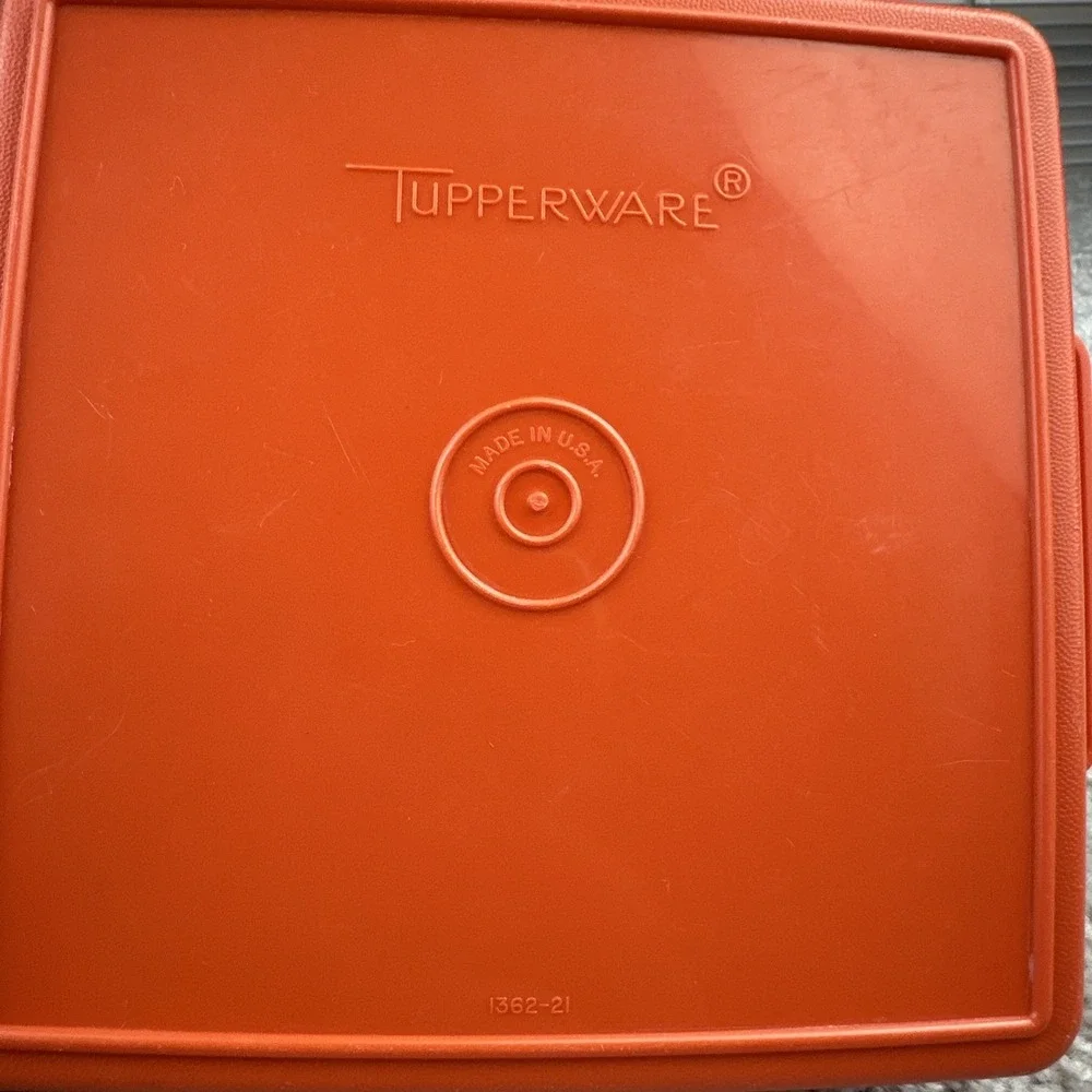 VTG Tupperware 1362-21 Retro‎ Orange  Dark Container With Lid Sandwich Storage